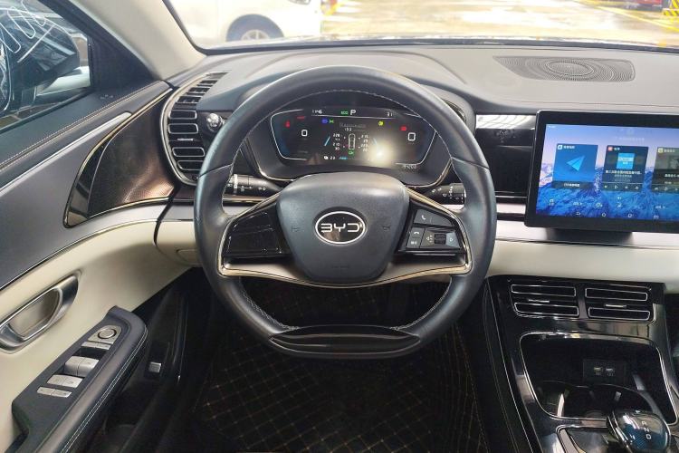 Used BYD e9 2021 Business Edition
