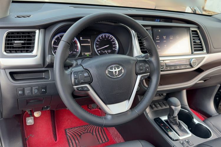 Used Toyota Highlander 2018 2.0T Two-Wheel Drive Prestige Version 7 Seats China V Emission Standard
