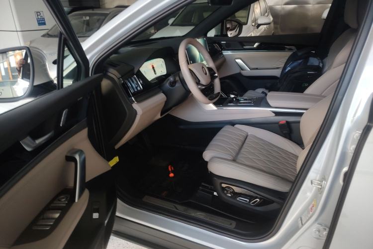 Used BYD Tang New Energy 2024 DM-i Glory Edition 112KM Flagship Model
