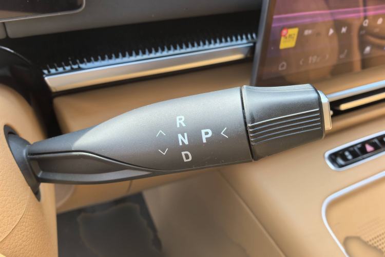 Used VOYAH Dream 2025 PHEV Four-Wheel-Drive Flagship Kunpeng Edition
