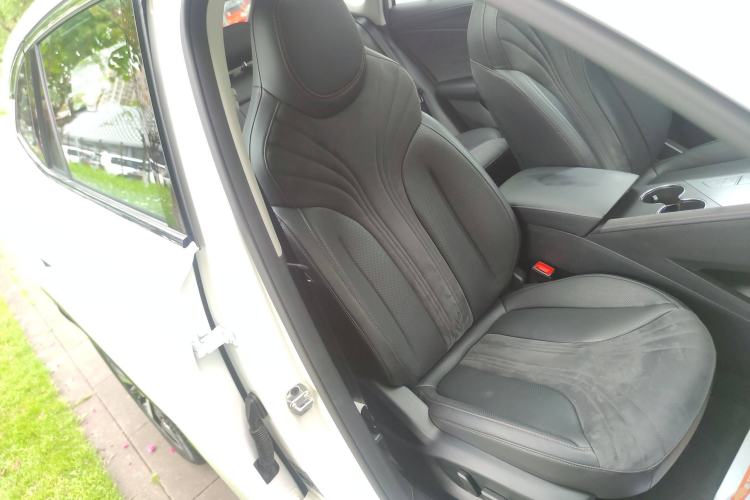 Used Roewe D5X DMH 2024 135 Tech Edition
