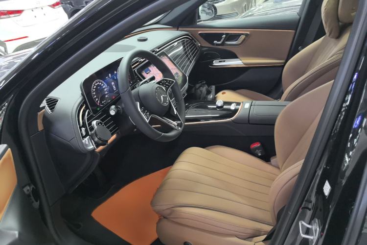 Used Mercedes-Benz E-Class 2025-Year Facelift E 260 L
