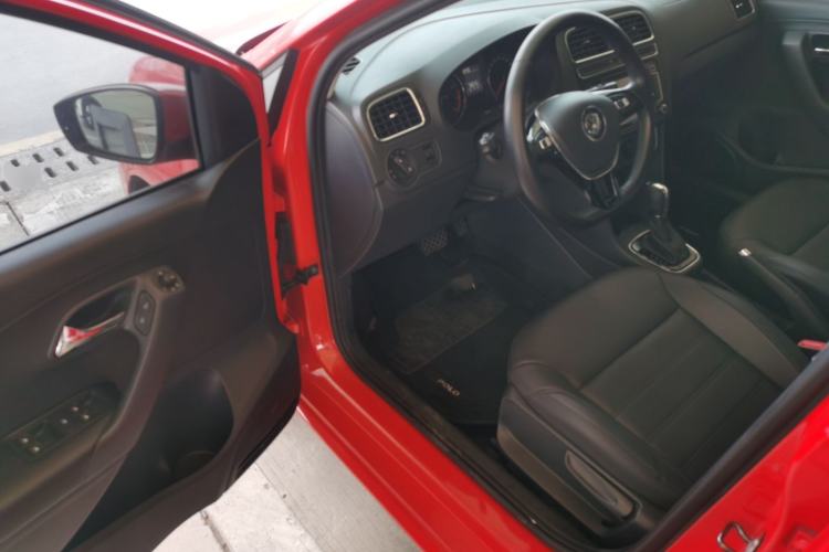 Used Volkswagen Polo 2016 1.6L Automatic Comfort Model
