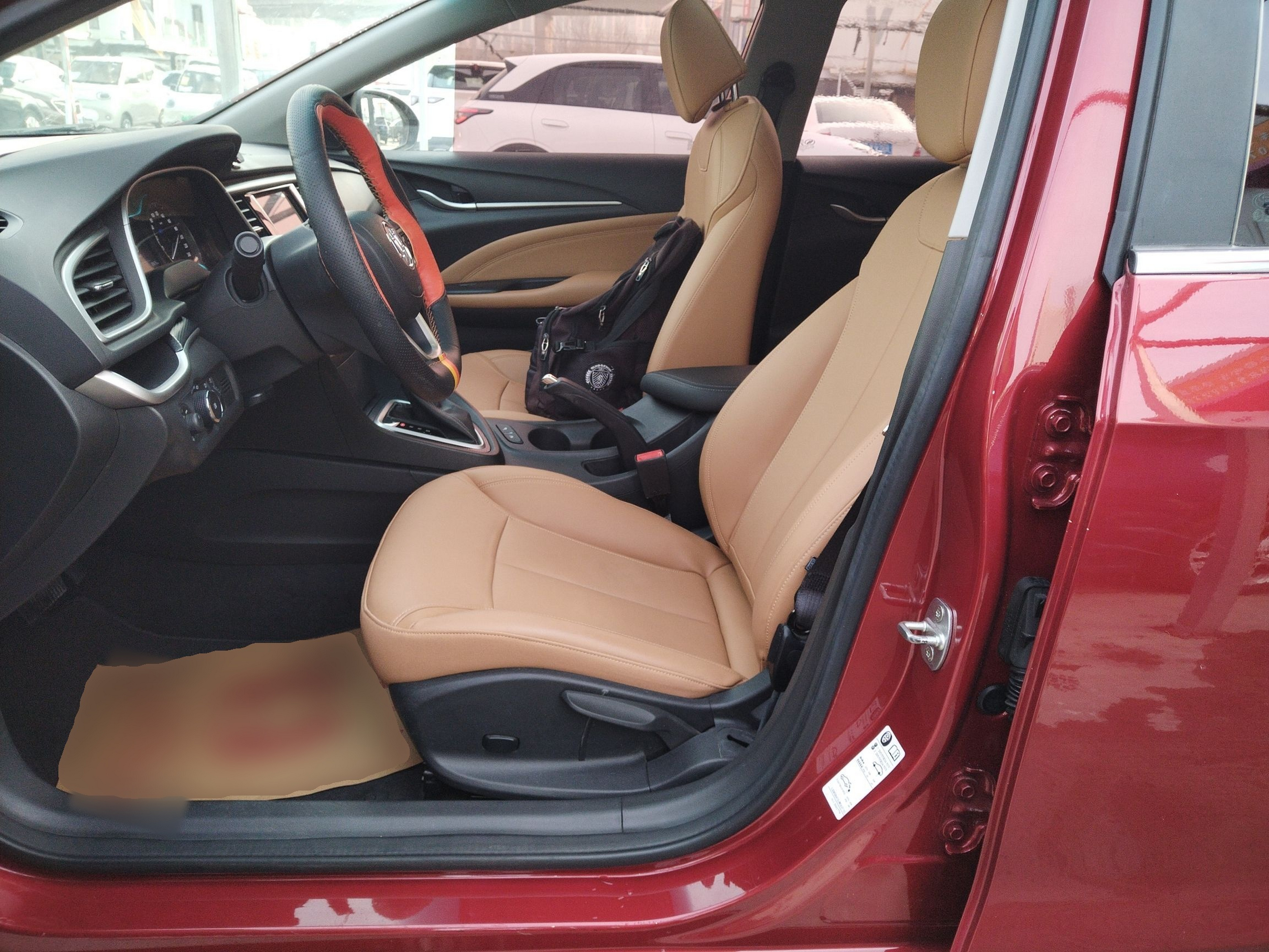 المقاعد الأمامية داخل السيارة