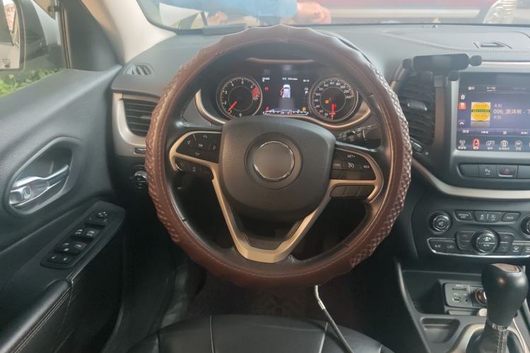 Used  Cherokee 2017 2.0L Superior Edition
