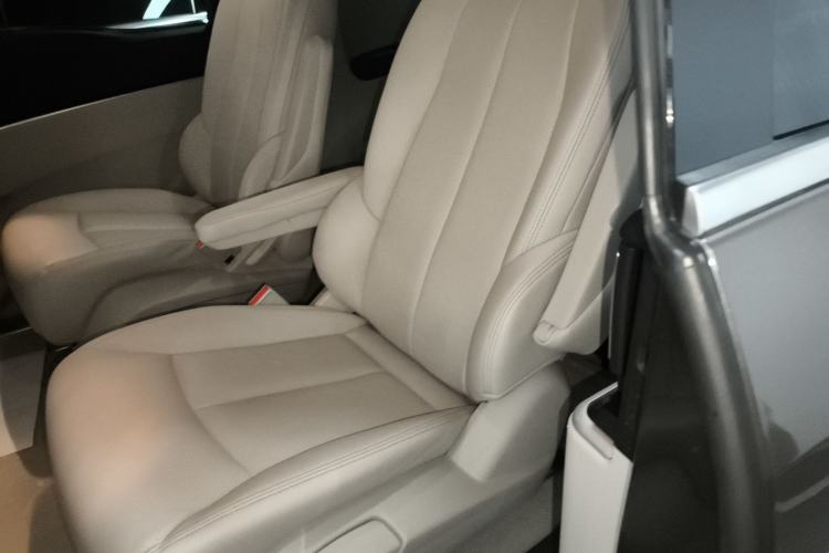 Used Buick GL8 2022 Land Cruiser Executive Class 652T Comfort Model
