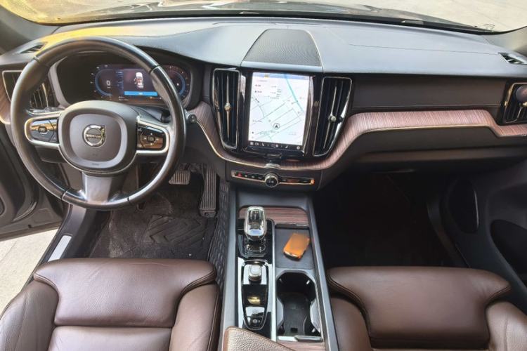 Used Volvo XC60 2022 B5 4x4 Smart Luxury Edition
