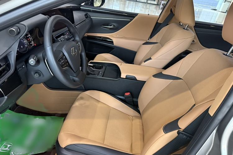 Used Lexus ES 2022 300h Excellence Edition
