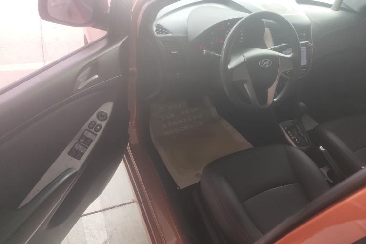 Used Hyundai Verna Ray 2014 1.4L Automatic GLX
