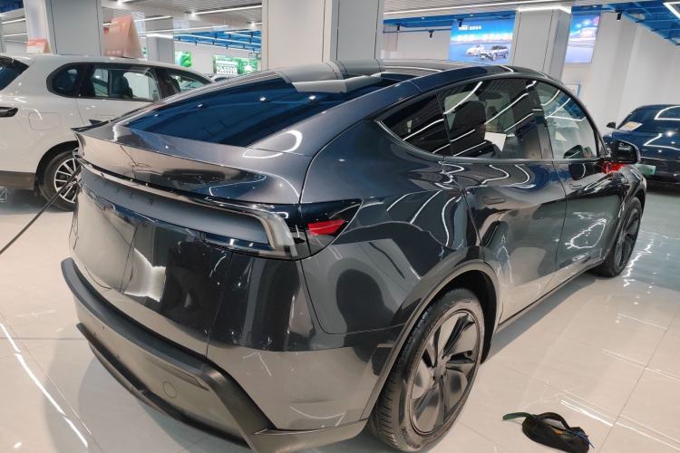 Used Tesla Model Y 2025 Long-Range All-Wheel-Drive Version