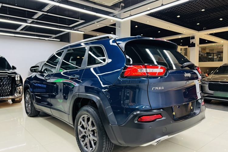 Used  Cherokee 2020 2.0L Two-Wheel Drive Classic Sports Edition
