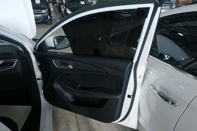 Used Roewe i5 2020 1.5L Automatic 4G Connect Luxury Flagship Edition
