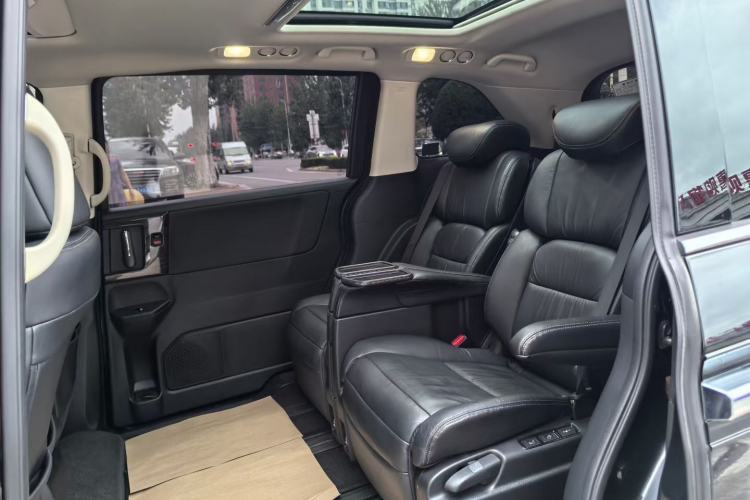 Used Honda Elysion 2016 2.4L Luxury Edition
