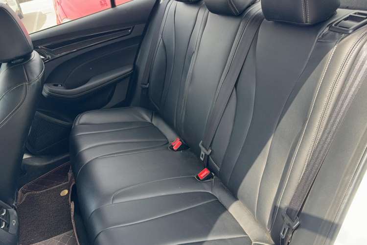 Used Roewe i5 2021 1.5L CVT Black Gold Edition
