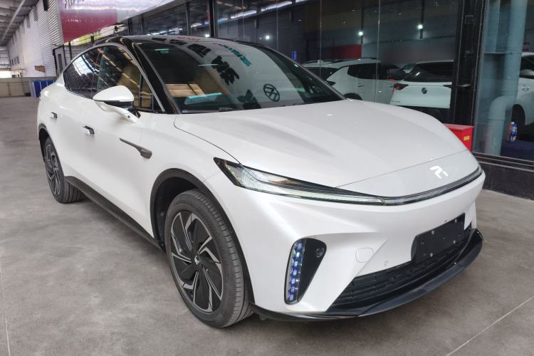 Used  R7 2022 Long-Range Advanced Edition