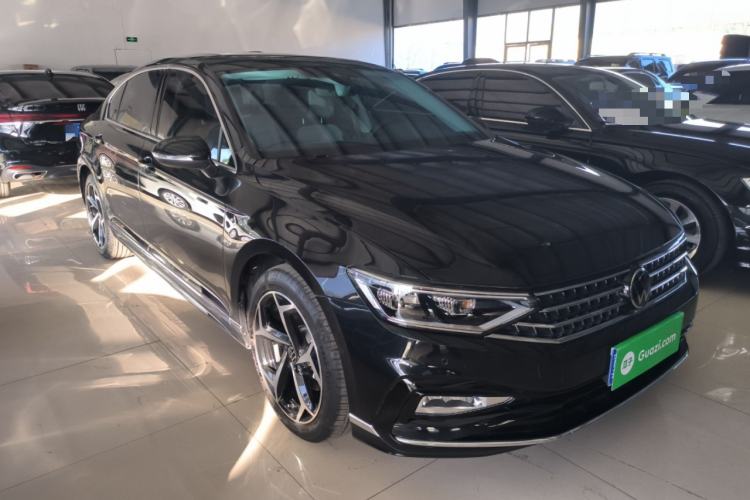 Used Volkswagen Magotan 2025 Zhongxiang Version 330TSI DSG Luxury Edition