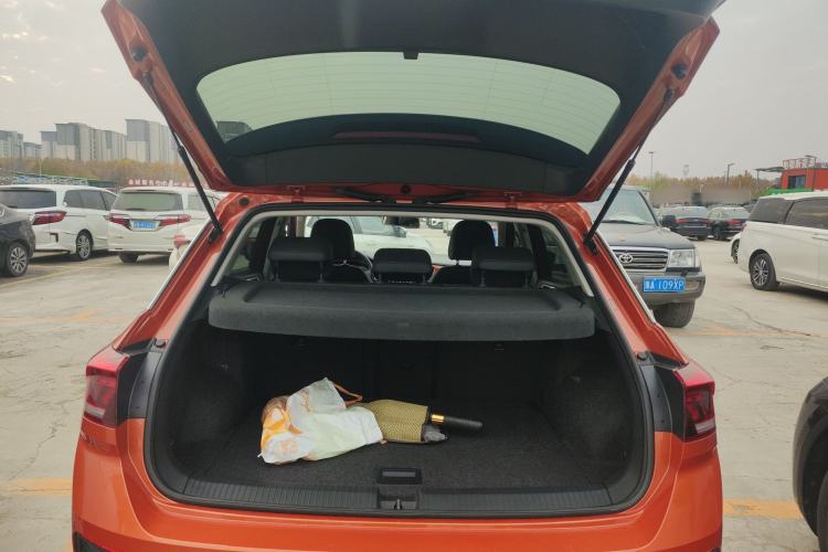 Used Volkswagen T-ROC 2018 280TSI DSG Two-Wheel Drive Advanced Version China V Emission Standard