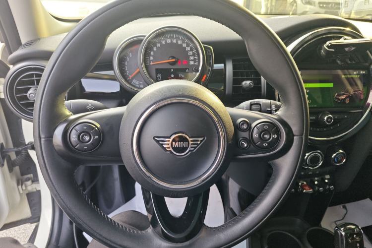 Used  MINI 2018 1.5T COOPER Classic Edition Five-Door Version
