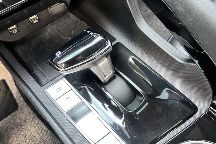 Used Hyundai Elantra 2022 1.5L CVT LUX Prestige Edition
