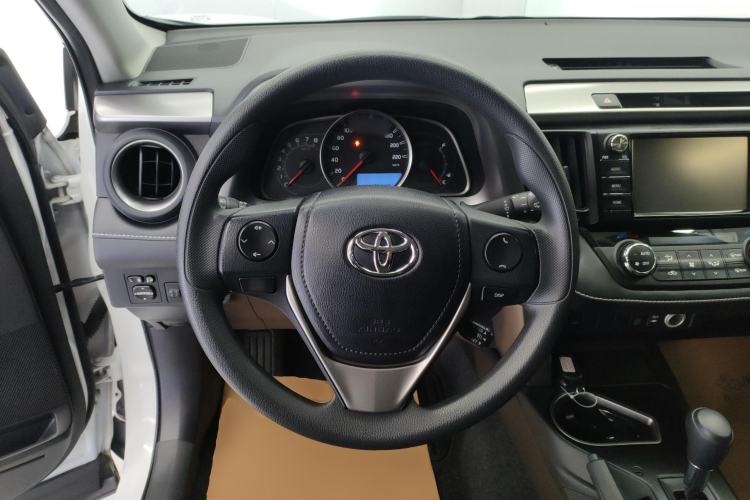 Used Toyota RAV4 2019 2.0L CVT Two-Wheel Drive Luxury Version China VI Standard