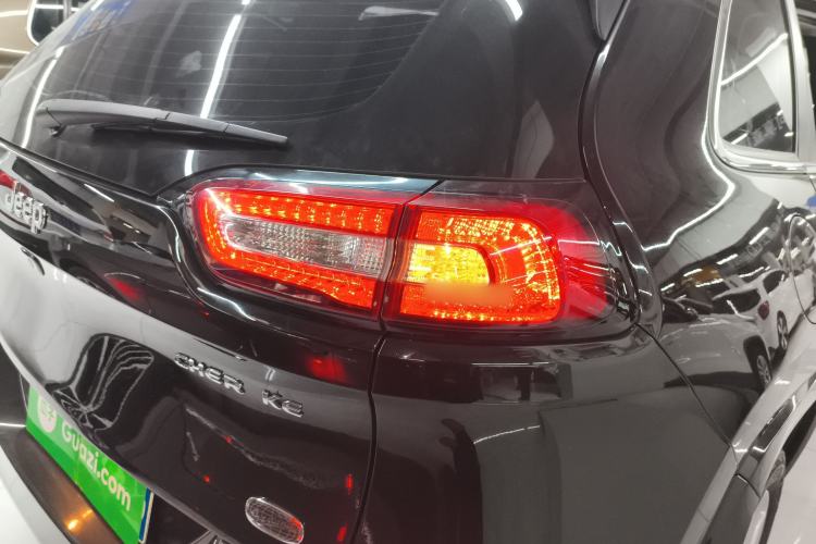 Used  Cherokee 2017 2.4L Professional Edition
