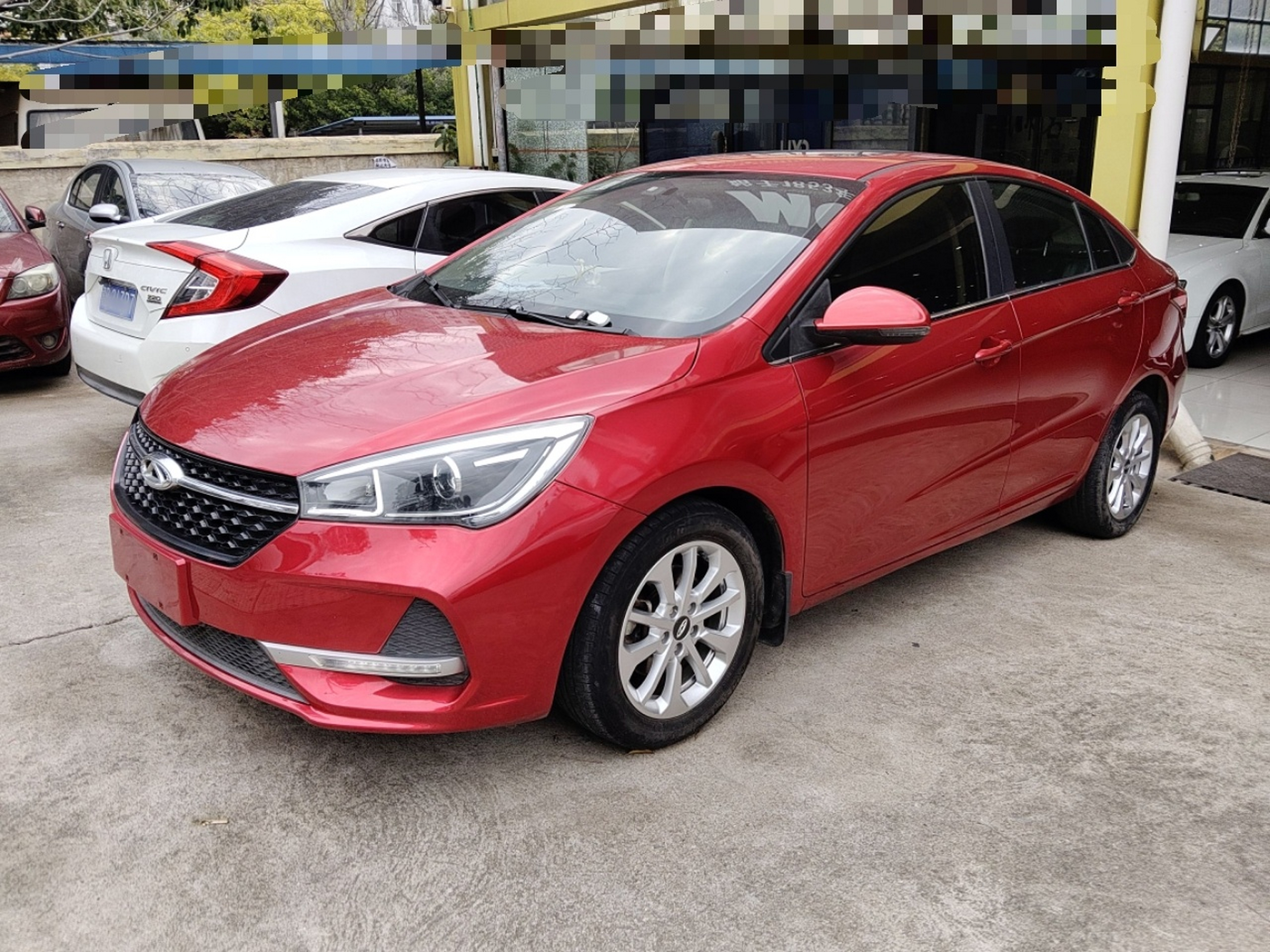 تحت مقدمة السيارة