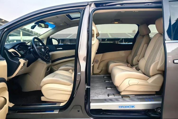 Used Buick GL8 2023 Facelifted Land Cruiser Executive Luxury Version
