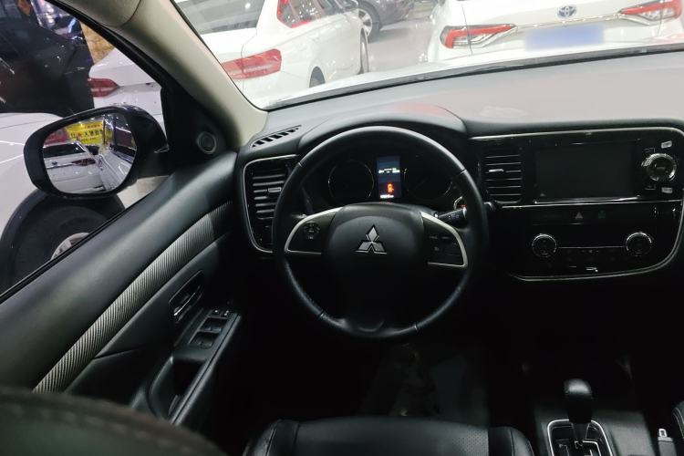 Used Mitsubishi Outlander 2014 2.4L 4x4 Deluxe Value Edition 5 Seats