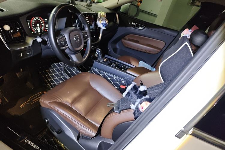 Used Volvo XC60 2019 T5 4x4 Smart Edition China VI Standard