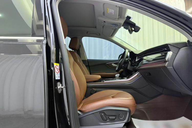 Used Audi Q7 2022 55 TFSI quattro S line Sport model
