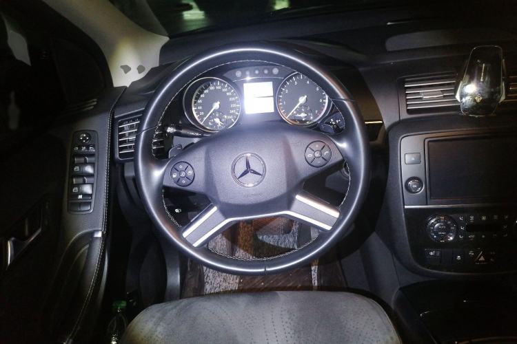 Used Mercedes-Benz R-Class 2017 R 320 4MATIC Business Edition Prestige Model