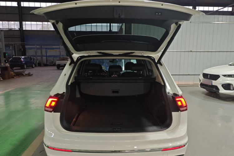 Used Volkswagen Tiguan L 2021 330TSI Automatic Two-Wheel Drive R-Line Enhanced Edition
