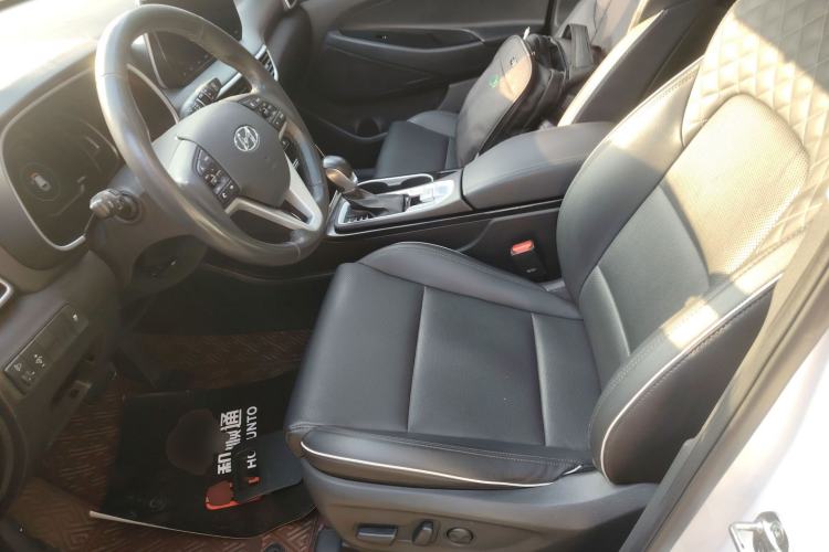 Used Hyundai Tucson 2020 280TGDi Two-Wheel-Drive GLS Fashion Edition China VI Standard
