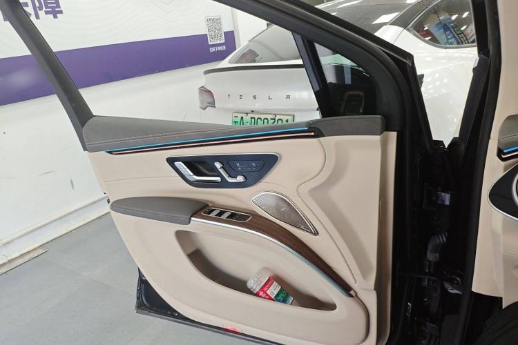 Used Mercedes-Benz EQS SUV 2023 450 4MATIC Pioneer Edition
