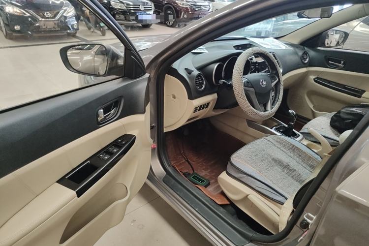 Used Changan Eado 2015 1.6L Manual Luxury Model China V Standard
