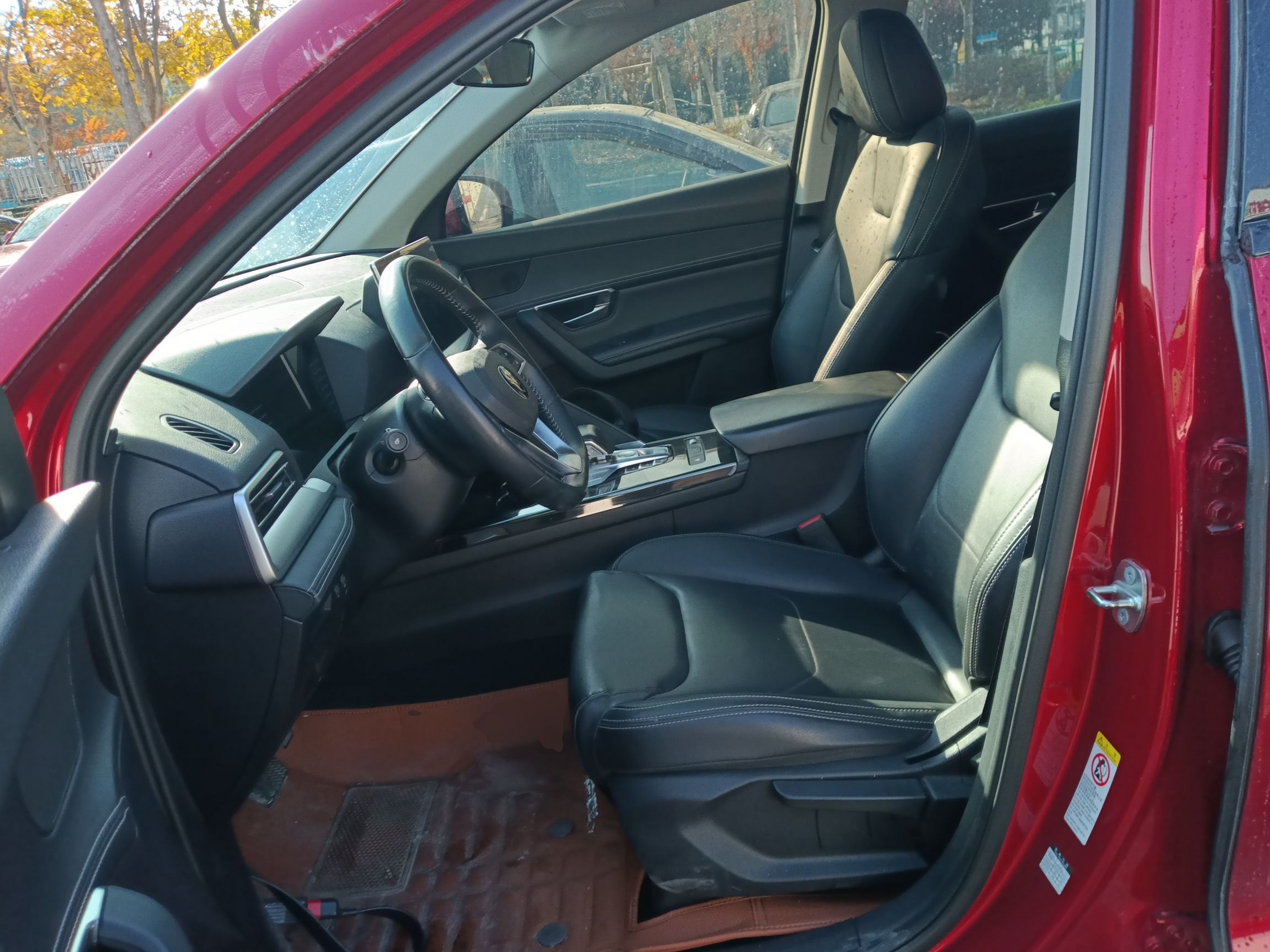 المقاعد الأمامية داخل السيارة