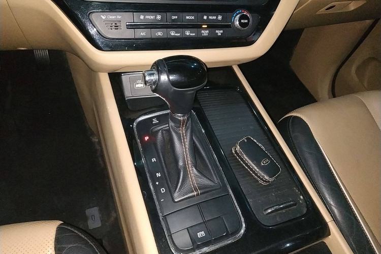 Used Kia Carnival 2015 2.2T Luxury Edition China IV
