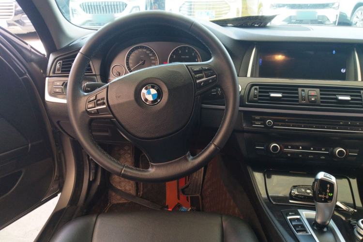 Used BMW 5 Series 2014 520Li Elegant Model
