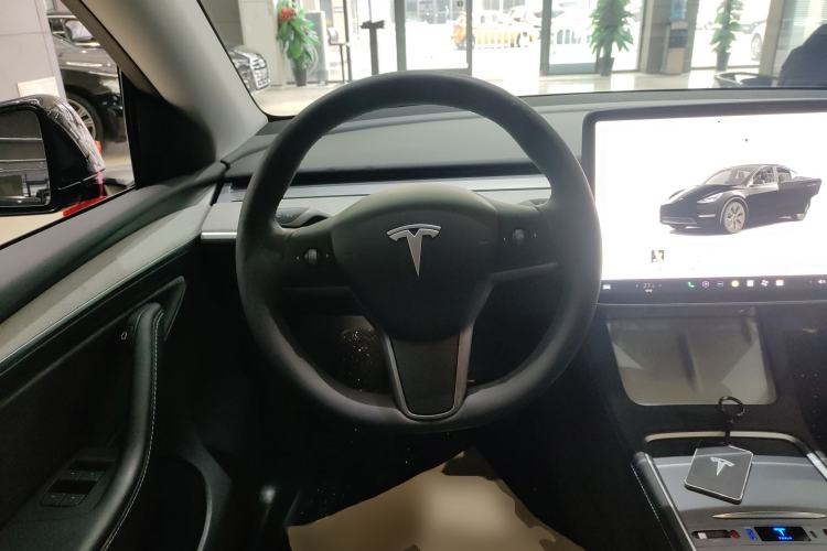 Used Tesla Model Y 2023 Rear-Wheel-Drive Version
