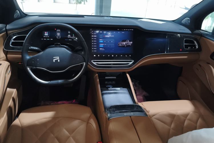 Used  R7 2022 Long-Range Advanced Edition