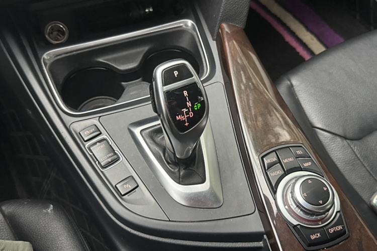 Used BMW 3 Series 2015 320Li Luxury Design Package
