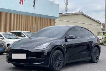 Used Tesla Model Y 2023 Long-Range All-Wheel-Drive Version