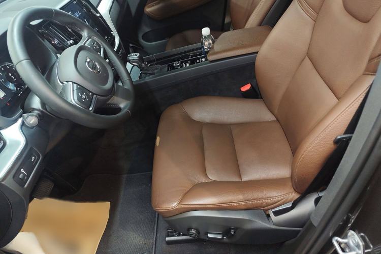 Used Volvo XC60 2019 T5 4x4 Zhiyuan Edition China VI Standard
