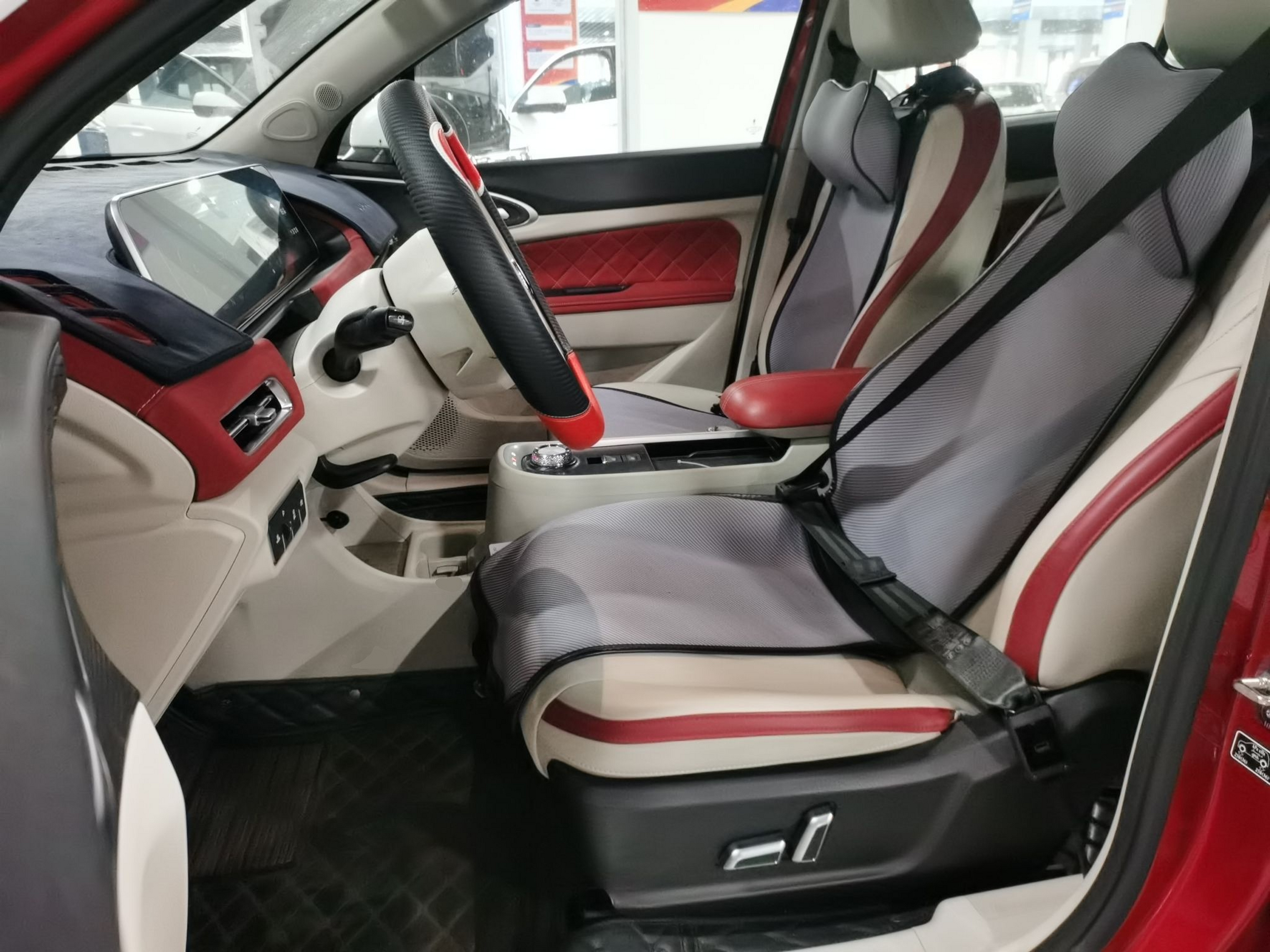 Переднее сиденье в автомобиле