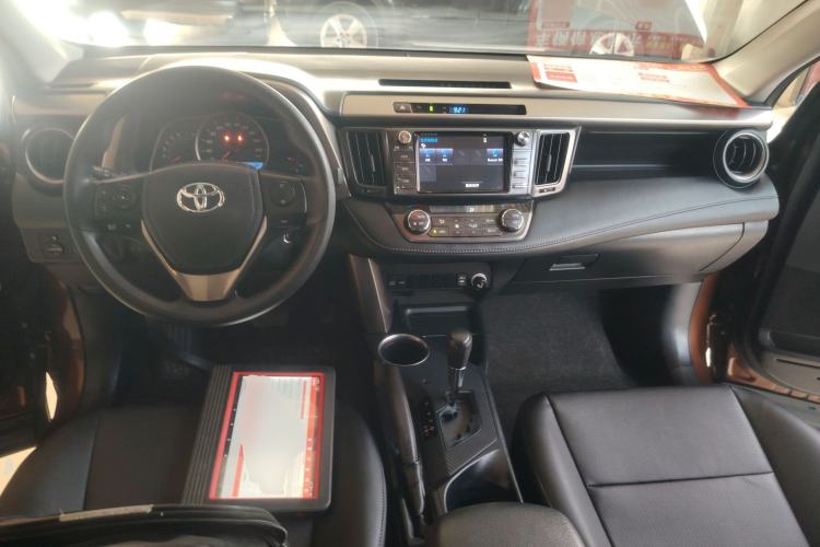 Used Toyota RAV4 2015 2.0L CVT Two-Wheel Drive Fashion Edition