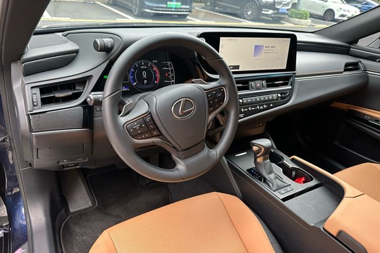 Used Lexus ES 2022 300h Excellence Edition
