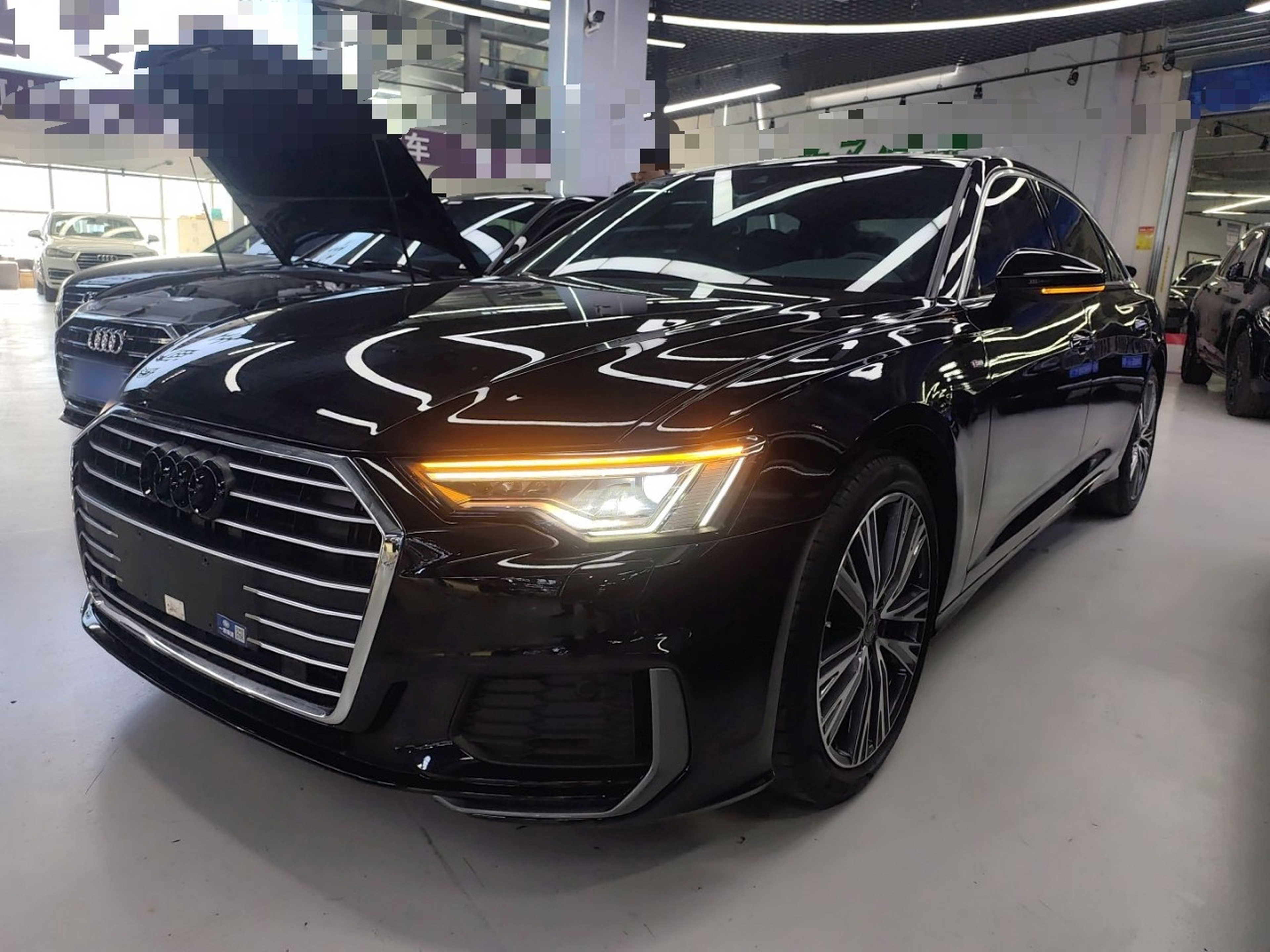 Под передней частью автомобиля