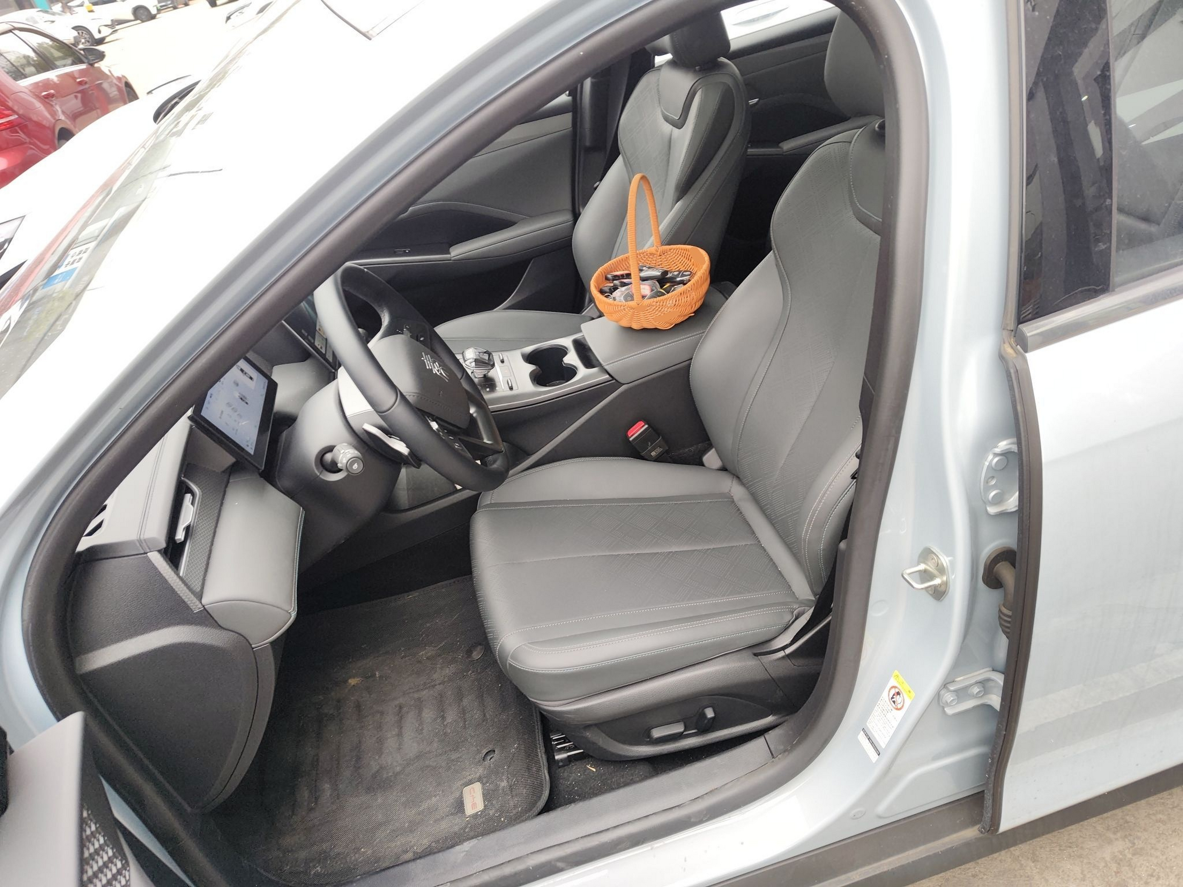 Переднее сиденье в автомобиле