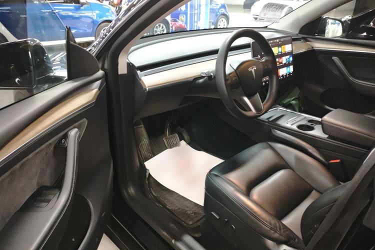 Used Tesla Model Y 2021 Long-Range All-Wheel-Drive Version 3D7
