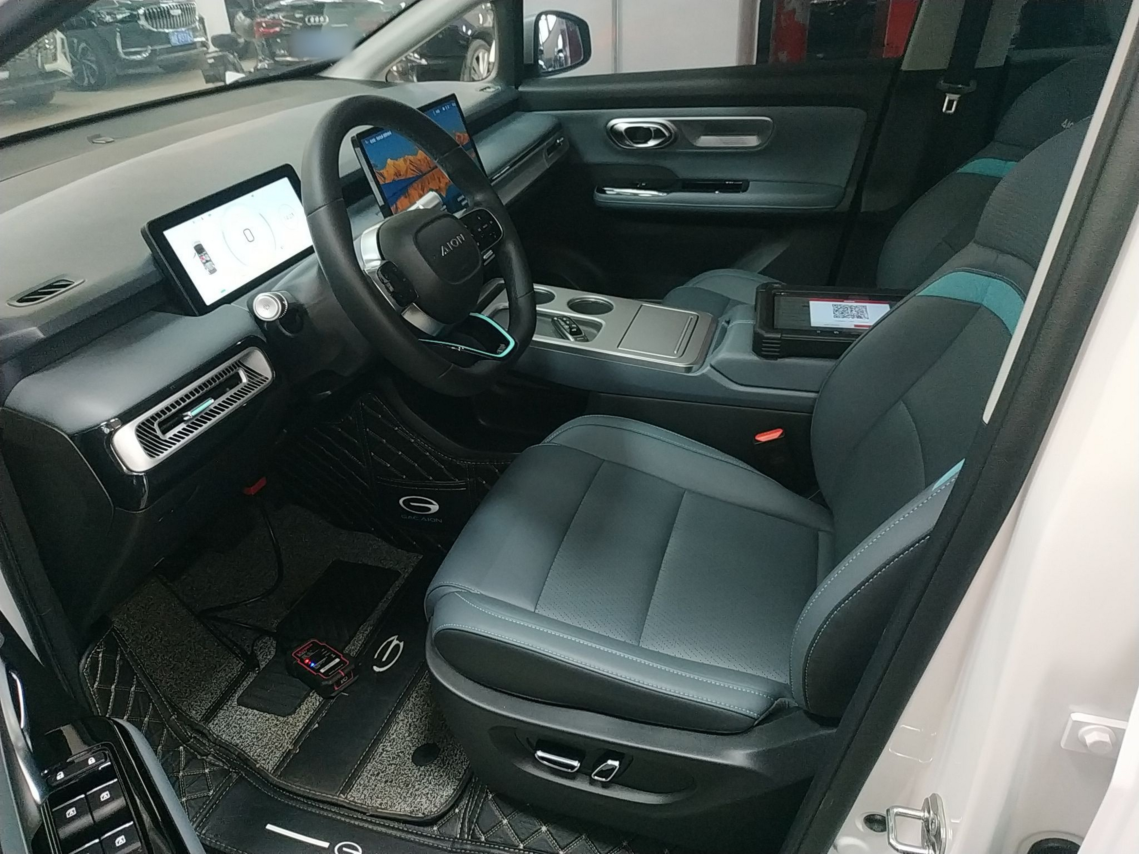 المقاعد الأمامية داخل السيارة